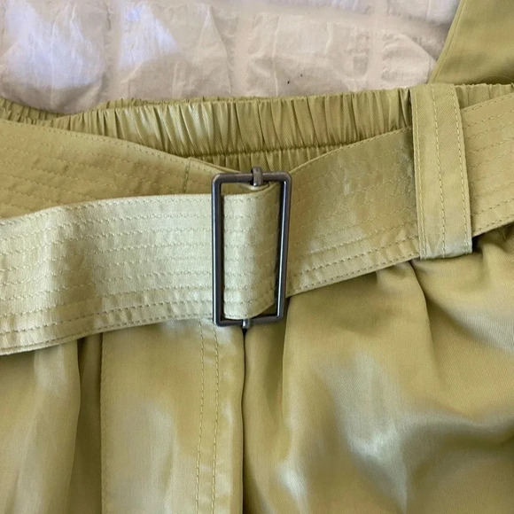 Revolve L’ACADEMIE Taylor satin cargo pants in olive green - Picture 7 of 11